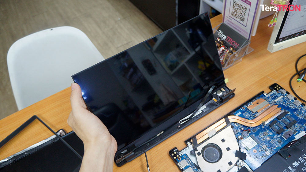 Thay màn hình Laptop MSI Modern 14 C11M 9 Thay màn hình Laptop MSI Modern 14 C11M chính hãng hcm