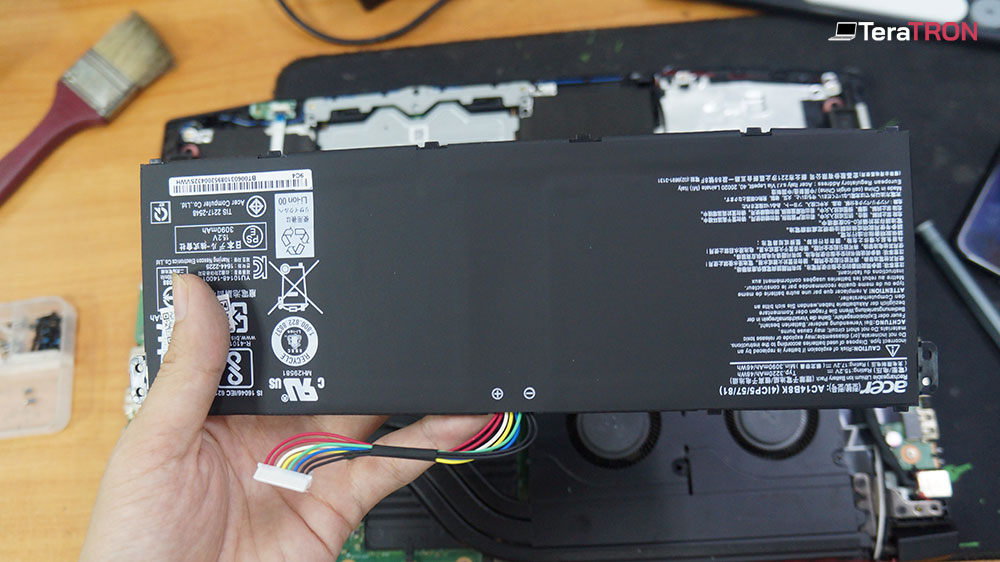 Thay pin Laptop Acer Predator Helios 300 2 Thay pin Laptop Acer Predator Helios 300 chính hãng hcm