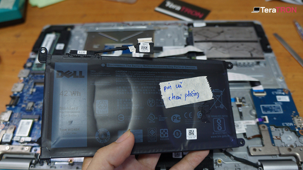 Thay pin Laptop Dell Inspiron 5584 2 Thay pin Laptop Dell Inspiron 5584 chai phù hcm