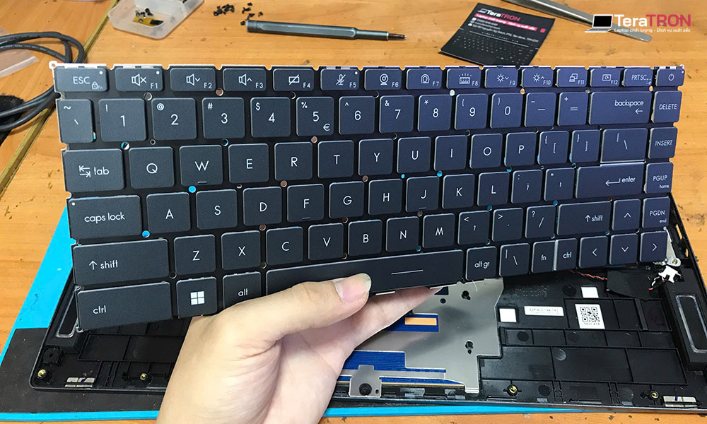 Thay bàn phím Laptop MSI Stealth 15M A11SDK 3 Thay bàn phím Laptop MSI Stealth 15M A11SDK chính hãng hcm tphcm