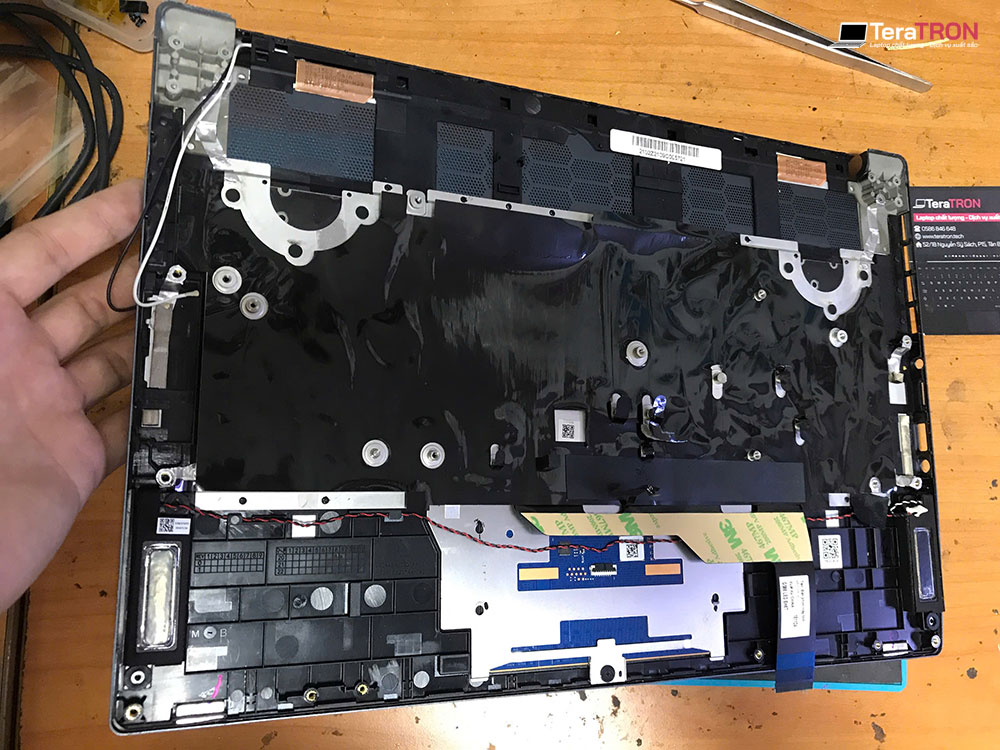 Thay bàn phím Laptop MSI Stealth 15M A11SDK 7 Thay bàn phím Laptop MSI Stealth 15M A11SDK giá rẻ hcm tphcm