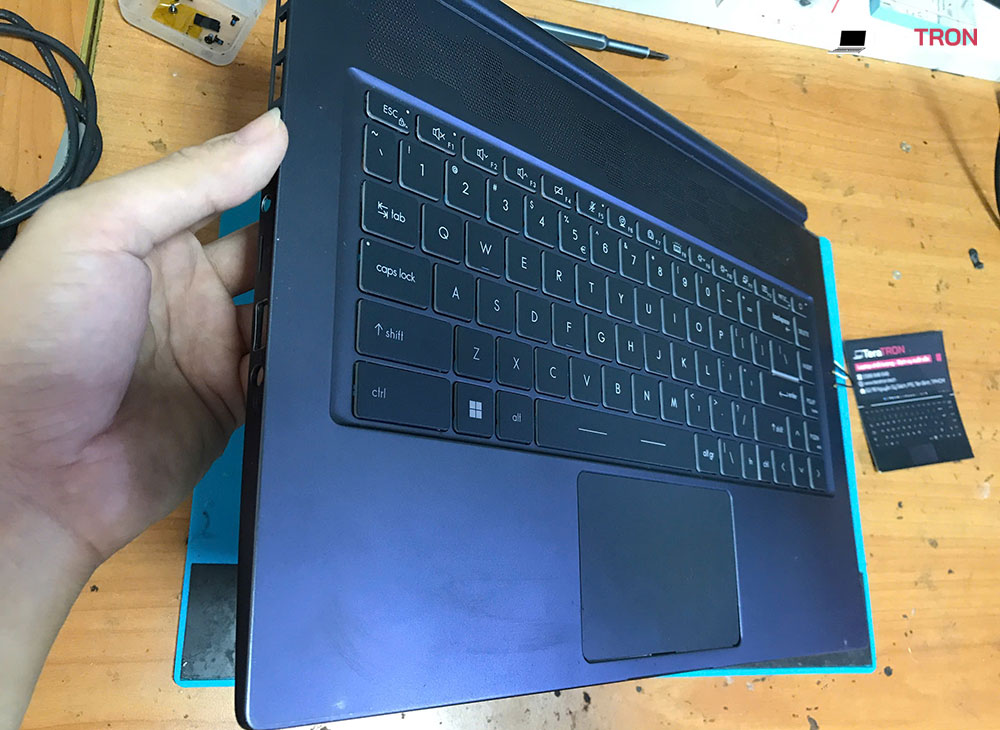Thay bàn phím Laptop MSI Stealth 15M A11SDK 6 Thay bàn phím Laptop MSI Stealth 15M A11SDK lấy ngay hcm tphcm