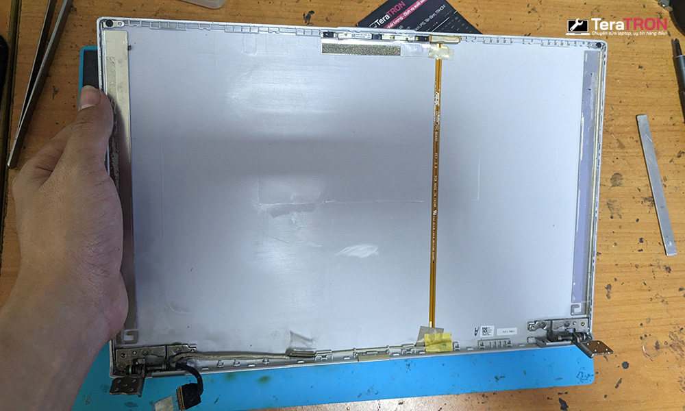 Thay màn hình Laptop Asus VivoBook A412F 8 Thay màn hình Laptop Asus VivoBook A412F lấy ngay hcm tphcm