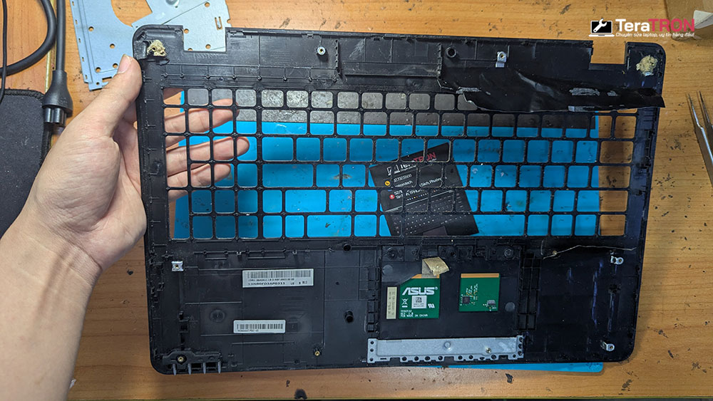 Thay bàn phím laptop Asus X542U 5 Thay bàn phím laptop Asus X542U lấy liền hcm tphcm