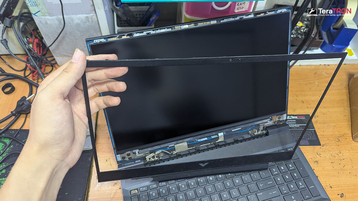 Thay màn hình laptop HP Gaming VICTUS 16 e0177AX 11 Thay màn hình laptop HP Gaming VICTUS 16 e0177AX giá rẻ hcm tphcm