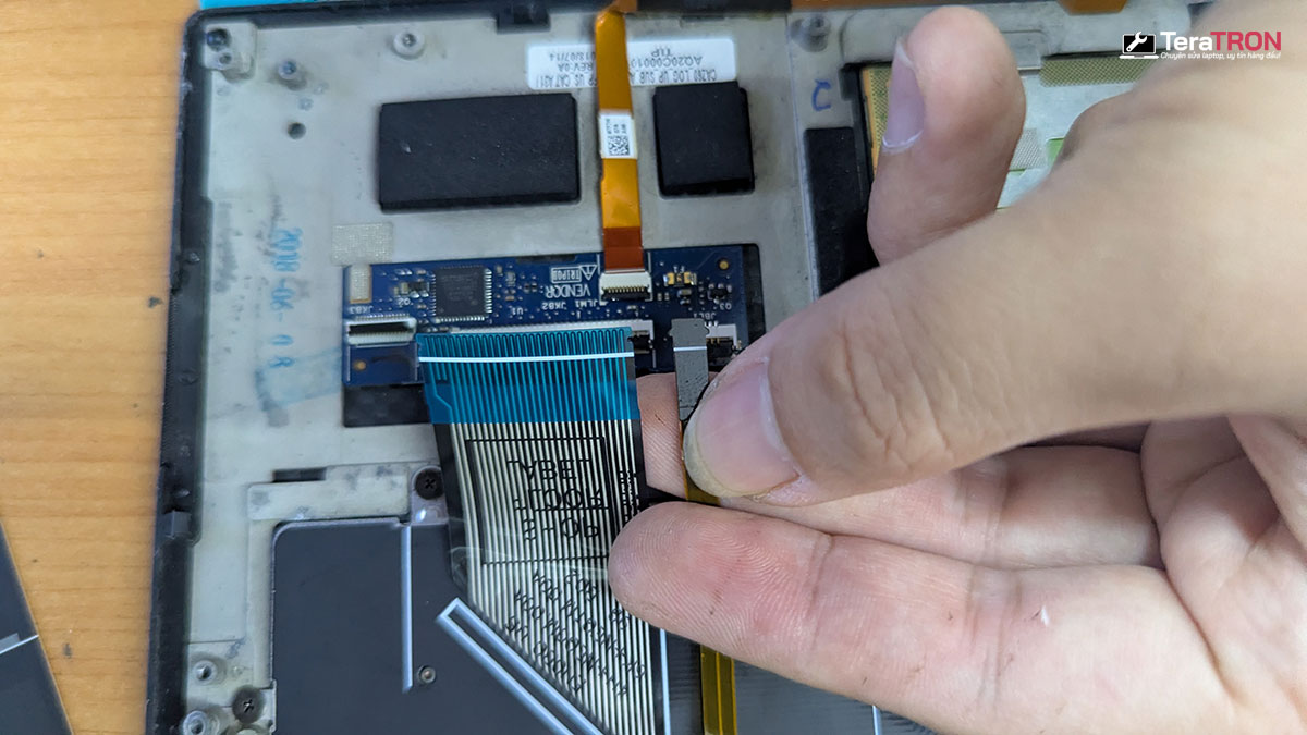 Thay bàn phím laptop Dell XPS 13 9370 5 Thay bàn phím laptop Dell XPS 13 9370 lấy nhanh hcm tphcm