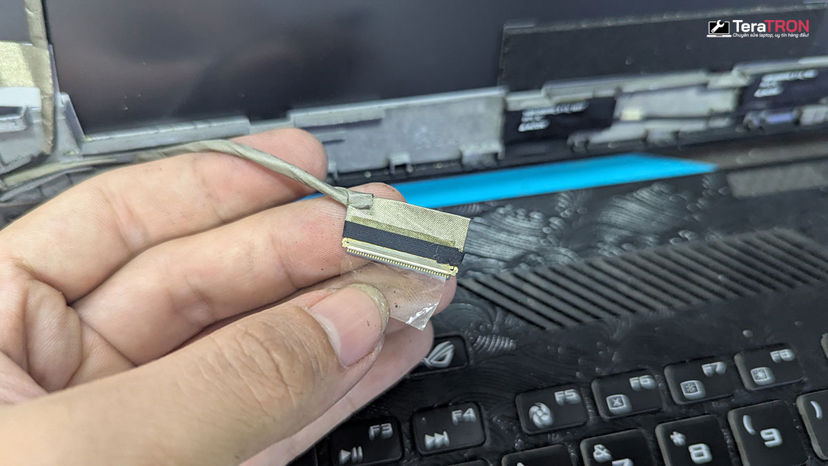 Thay màn hình laptop Asus ROG Strix SCAR II GL504G 8 Thay màn hình laptop Asus ROG Strix SCAR II GL504G lấy liền hcm tphcm