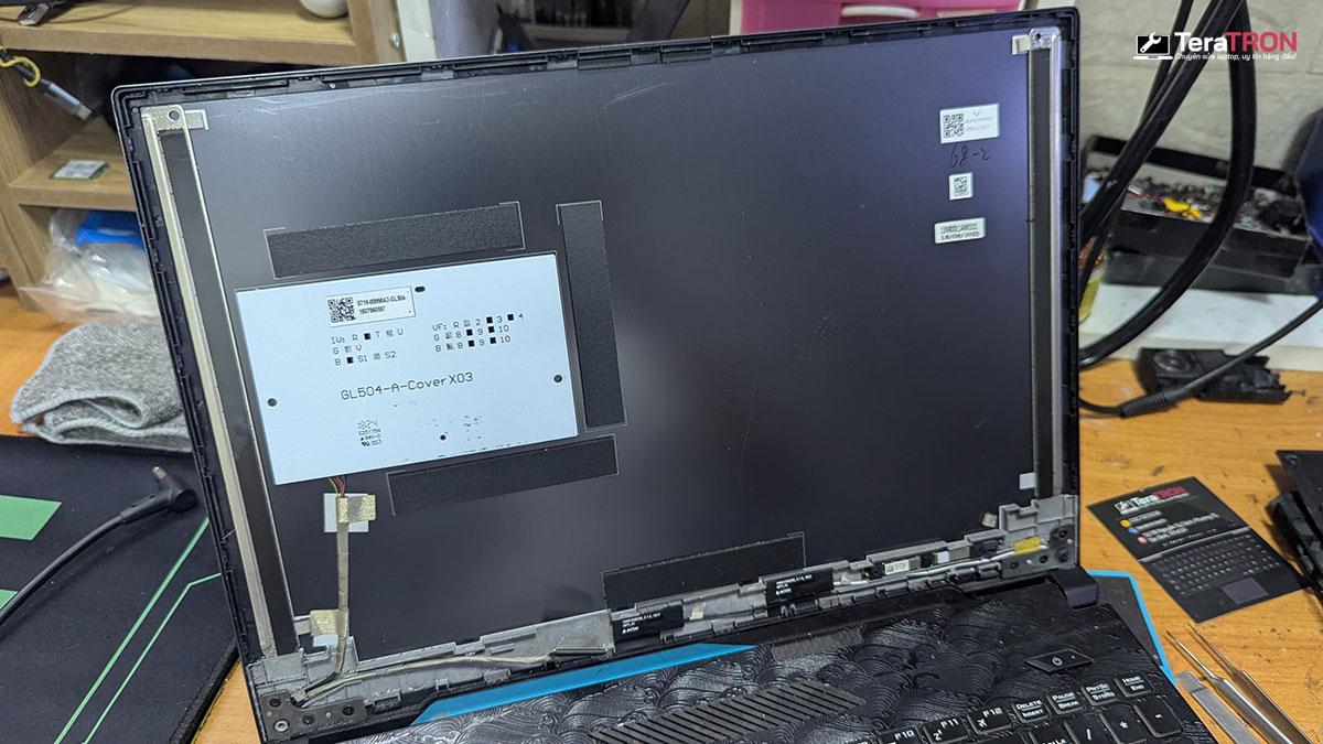 Thay màn hình laptop Asus ROG Strix SCAR II GL504G 7 Thay màn hình laptop Asus ROG Strix SCAR II GL504G lấy ngay hcm tphcm