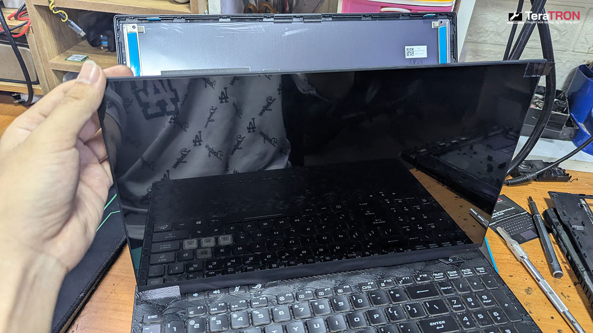 Thay màn hình laptop Asus ROG Strix SCAR II GL504G 9 Thay màn hình laptop Asus ROG Strix SCAR II GL504G lấy nhanh hcm tphcm
