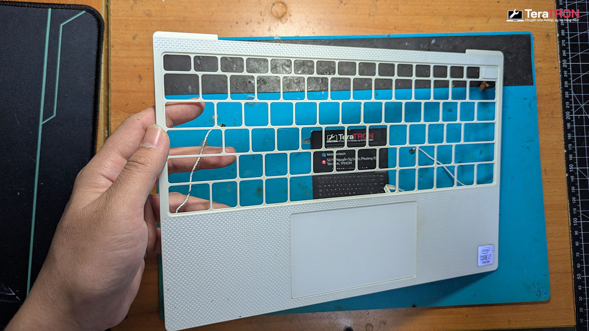 Thay bàn phím laptop Dell XPS 13 9300 trắng 3 Thay bàn phím laptop Dell XPS 13 9300 trắng lấy ngay hcm tphcm