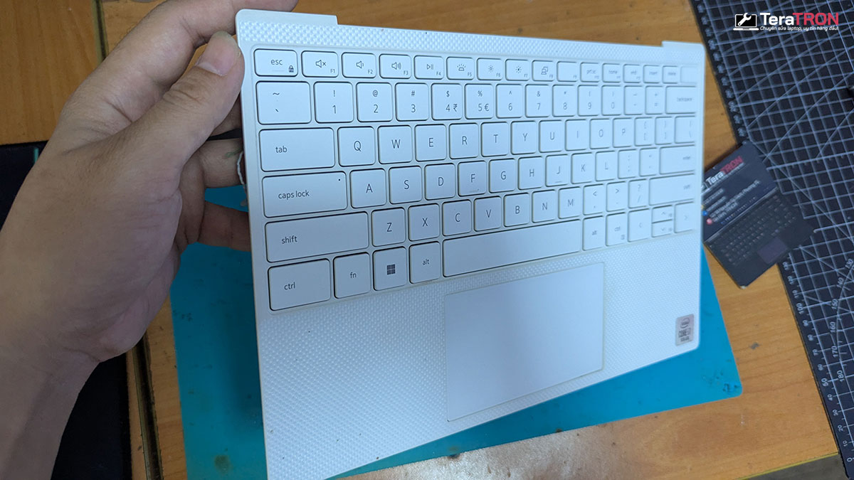 Thay bàn phím laptop Dell XPS 13 9300 trắng 6 Thay bàn phím laptop Dell XPS 13 9300 trắng lấy nhanh hcm tphcm